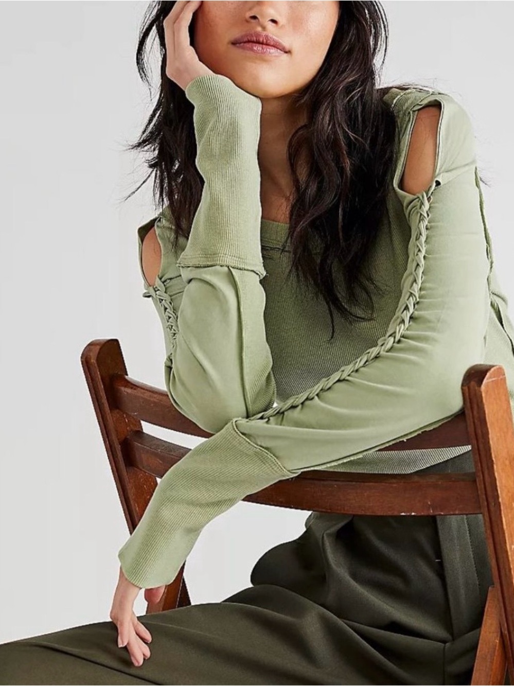 FREE PEOPLE Daisy Chain Cuff /
Green Tea Leaves Long sleeve